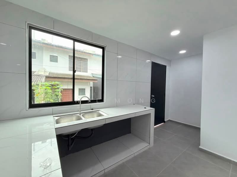 2-storey Terraced House for Sale in Taman Bukit Tiram (Ulu Tiram) - Wil Mong - Kitchen - PropertyGuru.com.my
