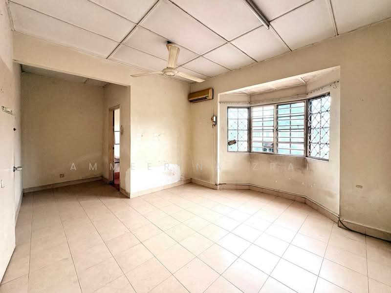Rumah Teres 2-Tingkat untuk Dijual di Taman TTDI Jaya (Shah Alam) - Ammeer Nadzrai - Living Room - PropertyGuru.com.my