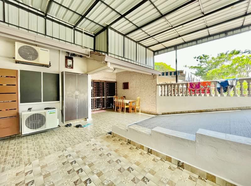 1-storey Terraced House for Sale in shah alam (Shah Alam) - Farhan Rafael - Exterior - PropertyGuru.com.my