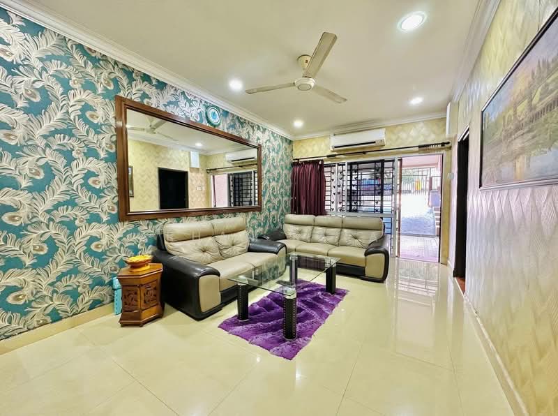 1-storey Terraced House for Sale in shah alam (Shah Alam) - Farhan Rafael - Living Room - PropertyGuru.com.my