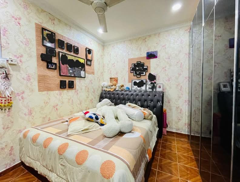 1-storey Terraced House for Sale in shah alam (Shah Alam) - Farhan Rafael - Bedroom - PropertyGuru.com.my
