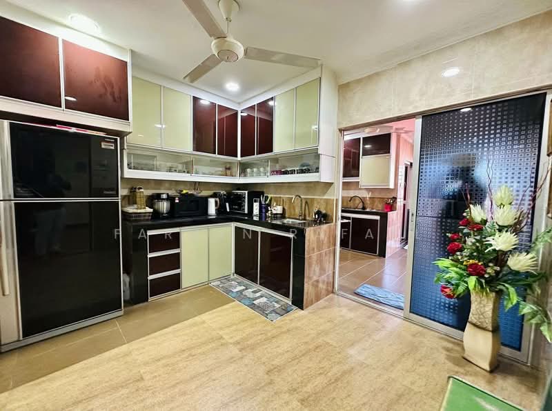 1-storey Terraced House for Sale in shah alam (Shah Alam) - Farhan Rafael - Kitchen - PropertyGuru.com.my