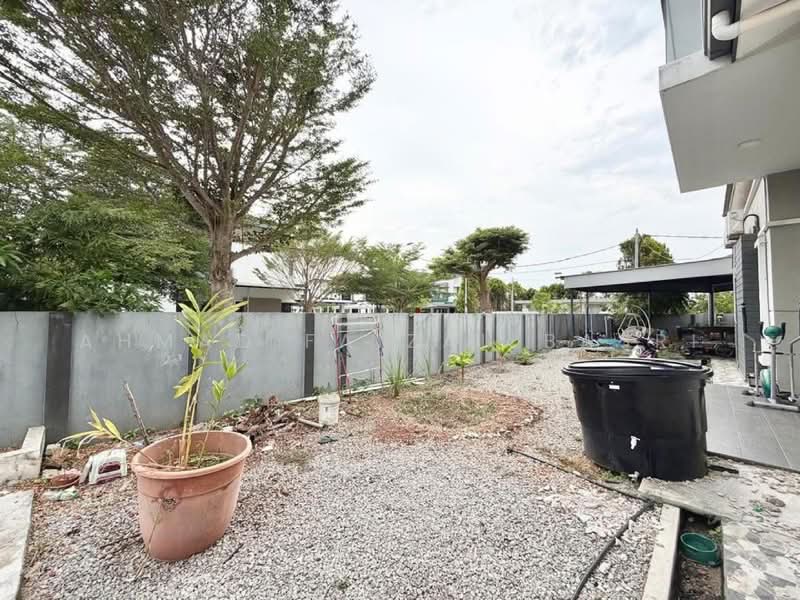 Bungalow House untuk Dijual di Taman Satu Krubong (Krubong) - Ahmad Faizal Basri - Garden - PropertyGuru.com.my
