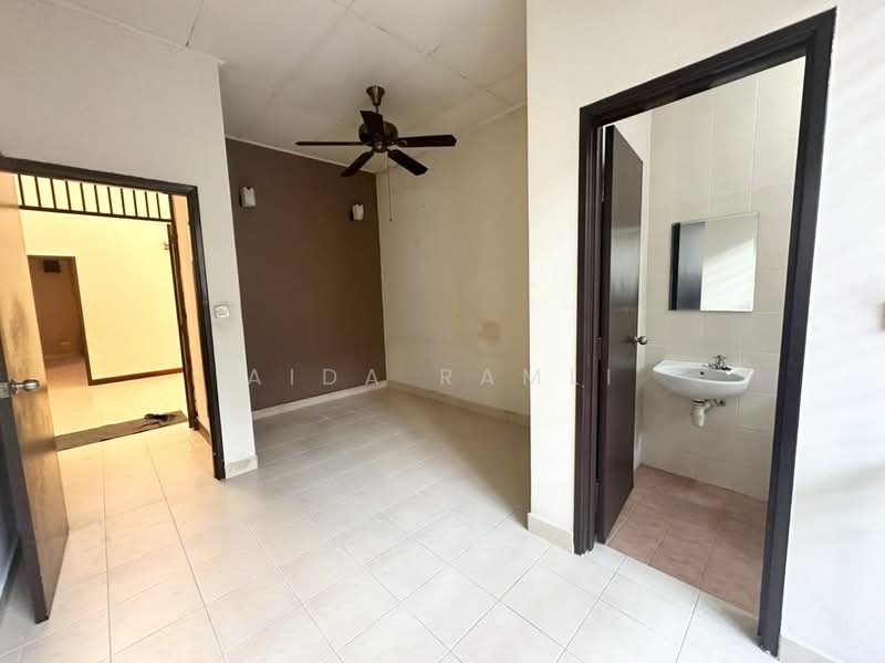 2-storey Terraced House for Sale in Bukit Jelutong (Shah Alam) - Aida Ramli - PropertyGuru.com.my