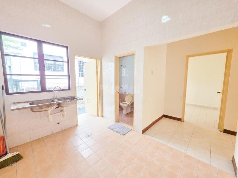 Rumah Teres 2-Tingkat untuk Dijual di Bukit Jelutong (Shah Alam) - Aida Ramli - Kitchen - PropertyGuru.com.my