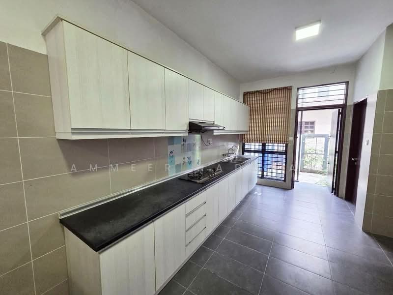 2-storey Terraced House for Sale in Laman Glenmarie (Shah Alam) - Ammeer Nadzrai - Kitchen - PropertyGuru.com.my