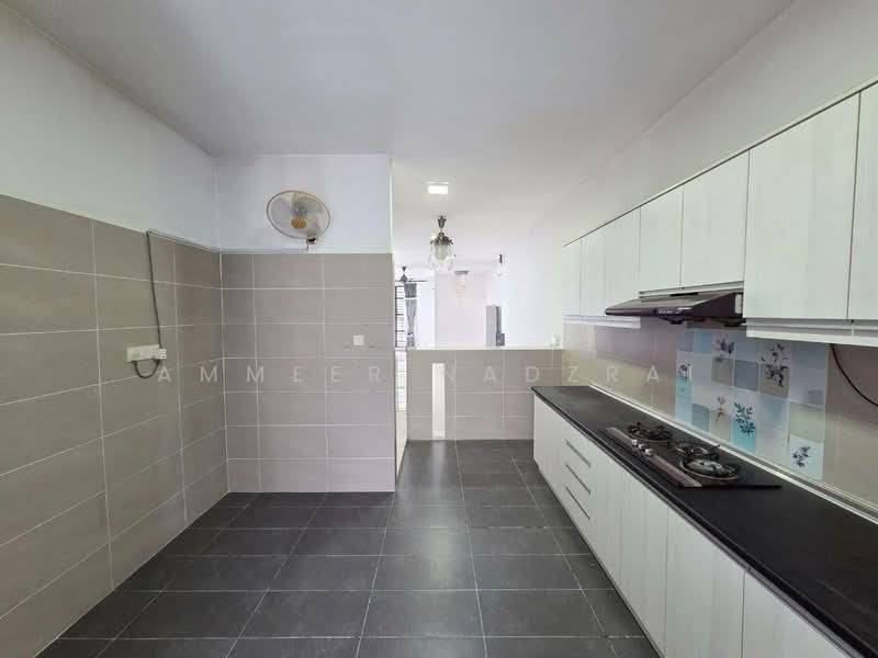2-storey Terraced House for Sale in Laman Glenmarie (Shah Alam) - Ammeer Nadzrai - Kitchen - PropertyGuru.com.my
