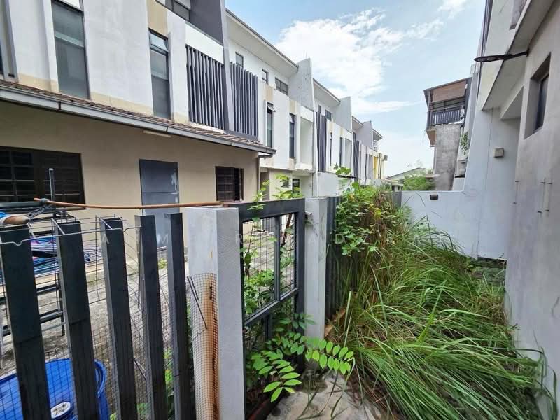 2-storey Terraced House for Sale in Laman Glenmarie (Shah Alam) - Ammeer Nadzrai - Exterior - PropertyGuru.com.my