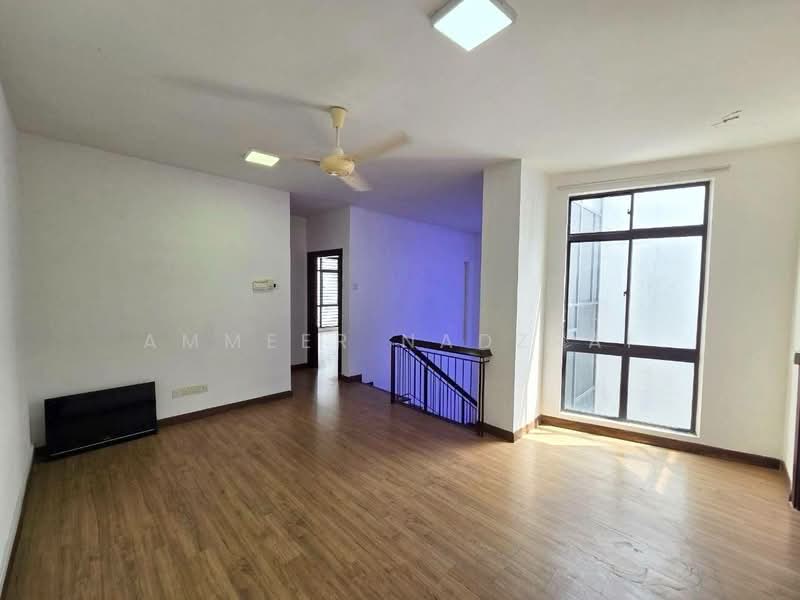 2-storey Terraced House for Sale in Laman Glenmarie (Shah Alam) - Ammeer Nadzrai - Living Room - PropertyGuru.com.my