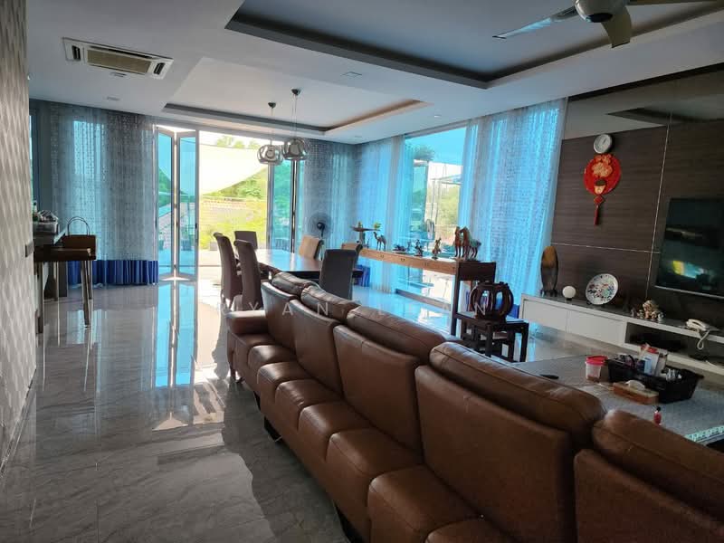 Bungalow House for Sale in Seri Kembangan (Selangor) - Ryan Lean - Living - PropertyGuru.com.my