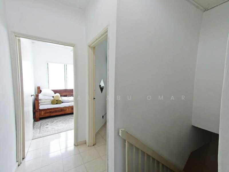 Rumah Teres 2-Tingkat untuk Dijual di Taman Sri Gombak (Gombak) - Faisal Abu Omar - Corridor - PropertyGuru.com.my