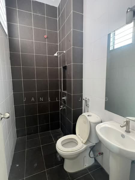 Bungalow House untuk Dijual di Taman Suria (Johor Bahru) - Janlly Jong - Bathroom - PropertyGuru.com.my