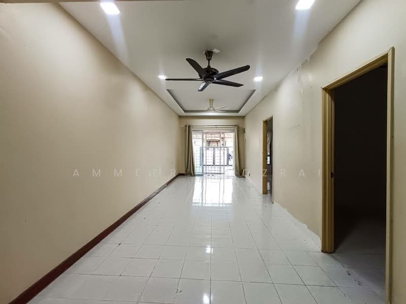 Rumah Teres 1-Tingkat untuk Dijual di Taman Lestari Permai (Seri Kembangan) - Ammeer Nadzrai - Living Room - PropertyGuru.com.my