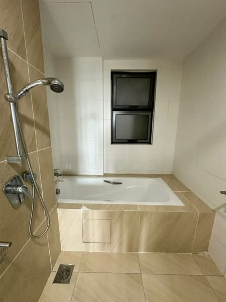 Pangsapuri untuk Dijual di Molek Pine 3 - Nico Ho - Bathroom - PropertyGuru.com.my