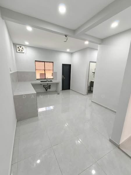2-storey Terraced House for Sale in Bukit Indah (Ampang) - Daniel Yong - Kitchen - PropertyGuru.com.my