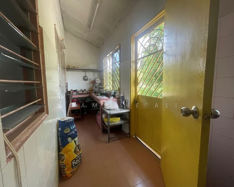 Terraced House for Sale in Bukit Setongkol (Kuantan) - Idham Che'Ali - Kitchen - PropertyGuru.com.my