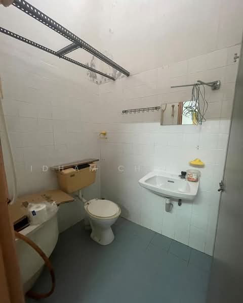 Terraced House for Sale in Bukit Setongkol (Kuantan) - Idham Che'Ali - Bathroom - PropertyGuru.com.my