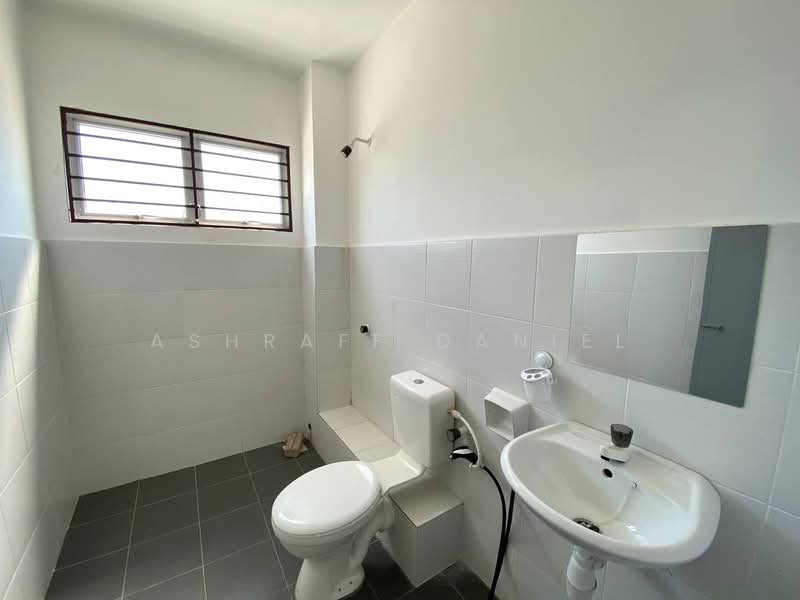 Rumah Teres 2-Tingkat untuk Dijual di Kuala Selangor (Selangor) - Ashraff Daniel - Bathroom - PropertyGuru.com.my