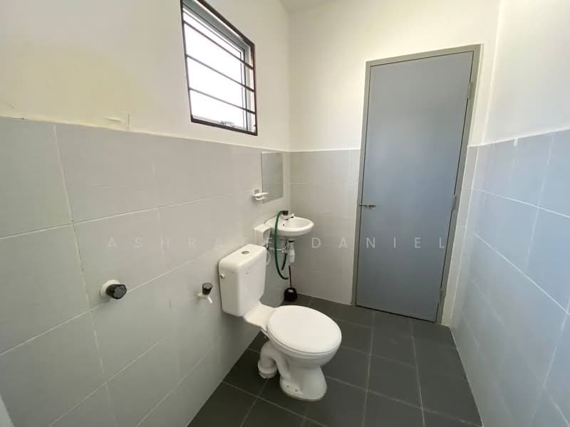 Rumah Teres 2-Tingkat untuk Dijual di Kuala Selangor (Selangor) - Ashraff Daniel - Bathroom - PropertyGuru.com.my