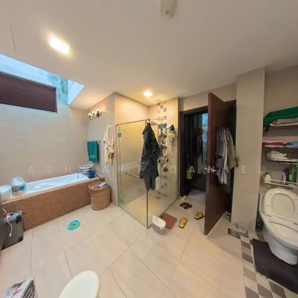 Bungalow House untuk Dijual di KL City Centre (Kuala Lumpur) - Ashraff Daniel - Bathroom - PropertyGuru.com.my
