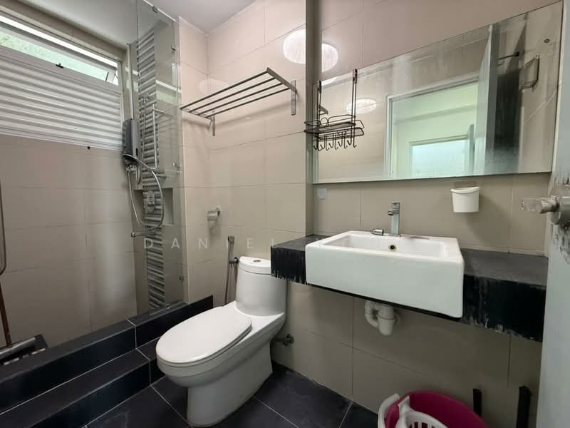 Servis Apartment untuk Dijual di Tropez Residences - Daniel Yong - Bathroom - PropertyGuru.com.my