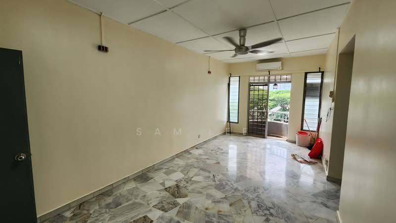 Pangsapuri untuk Dijual di 1K Tricourt - Sam Lee - Living Room - PropertyGuru.com.my