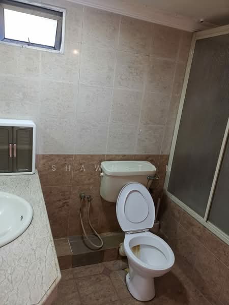 Kondominium untuk Dijual di Bukit Pandan Kondominium 1 - Shawn Tan - Bathroom - PropertyGuru.com.my