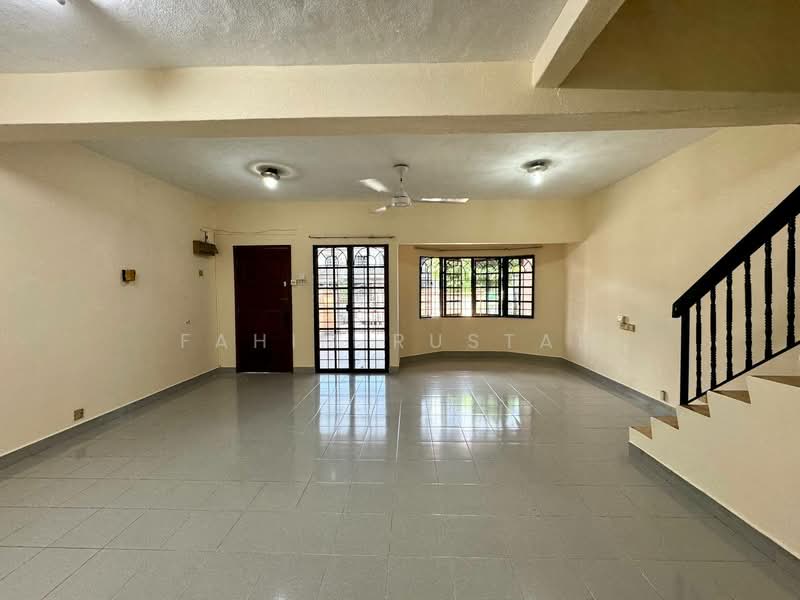 Rumah Teres untuk Dijual di Usj 2 (Subang Jaya) - Fahim Rustam - Living Room - PropertyGuru.com.my