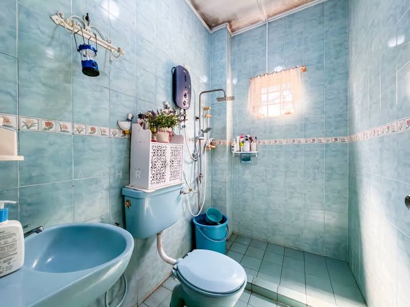 Rumah Teres 2 Tingkat untuk Dijual di Usj 1 (Subang Jaya) - Ashraff Daniel - Bathroom - PropertyGuru.com.my