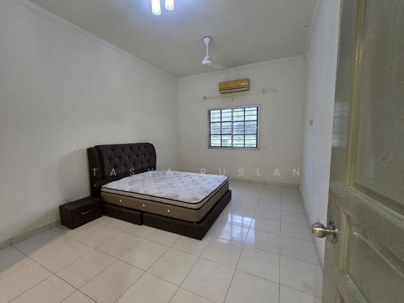 Rumah Bandar untuk Dijual di Country Heights (Kajang) - Tasya Ruslan - PropertyGuru.com.my