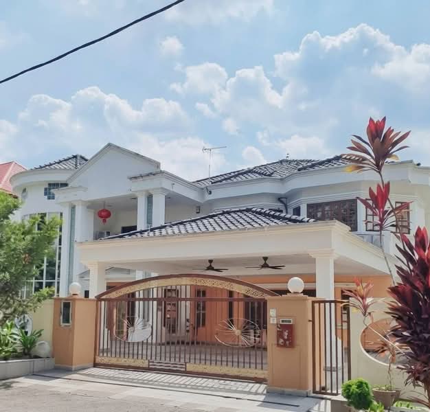 Rumah Berkembar untuk Dijual di Sungai Long (Bandar Sungai Long) - Tony YY - Exterior - PropertyGuru.com.my