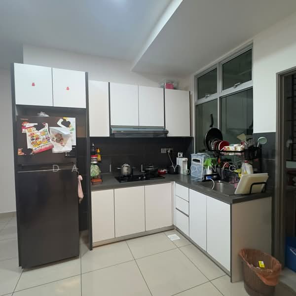 Kediaman Servis untuk Dijual di SKS Habitat - Daniel Yong - Kitchen - PropertyGuru.com.my