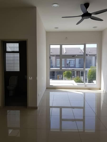 2-storey Terraced House for Sale in Bandar Rimbayu (Telok Panglima Garang) - Miki You - Living Room - PropertyGuru.com.my