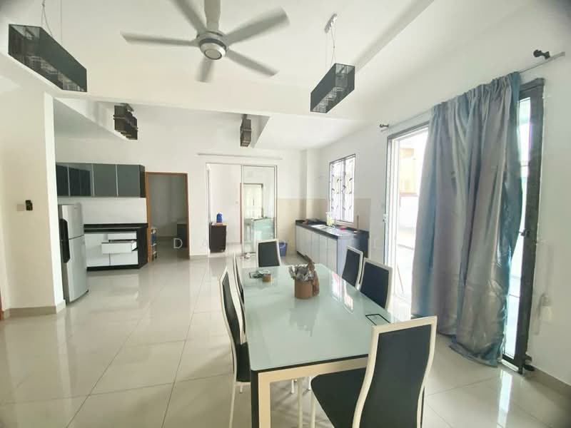 Cluster House for Rent in Taman Anggun (Rawang) - David Lee - Kitchen - PropertyGuru.com.my
