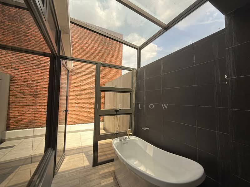 4-storey Terraced House for Rent in Bandar Country Homes (Rawang) - Alice Low - Bathroom - PropertyGuru.com.my