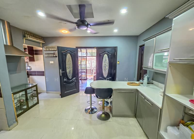 Rumah Teres 2-Tingkat untuk Dijual di Taman Sri Andalas (Klang) - Ashraff Daniel - Kitchen - PropertyGuru.com.my