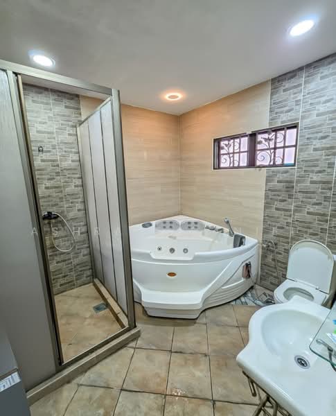 Rumah Teres 2-Tingkat untuk Dijual di Taman Sri Andalas (Klang) - Ashraff Daniel - Bathroom - PropertyGuru.com.my