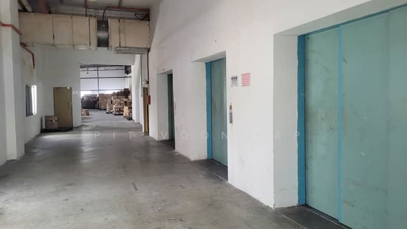 Warehouse for Rent in Sungai Besi Indah (Seri Kembangan) - Pit Voon Yap - Corridor - PropertyGuru.com.my