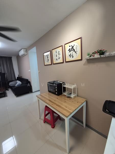 Kediaman Servis untuk Dijual di United Point (Residensi Berpadu) - Alvin Tam - Living Room - PropertyGuru.com.my