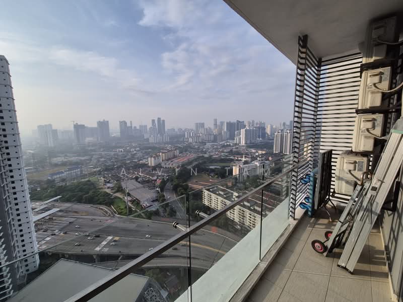 Kediaman Servis untuk Dijual di United Point (Residensi Berpadu) - Alvin Tam - Balcony - PropertyGuru.com.my