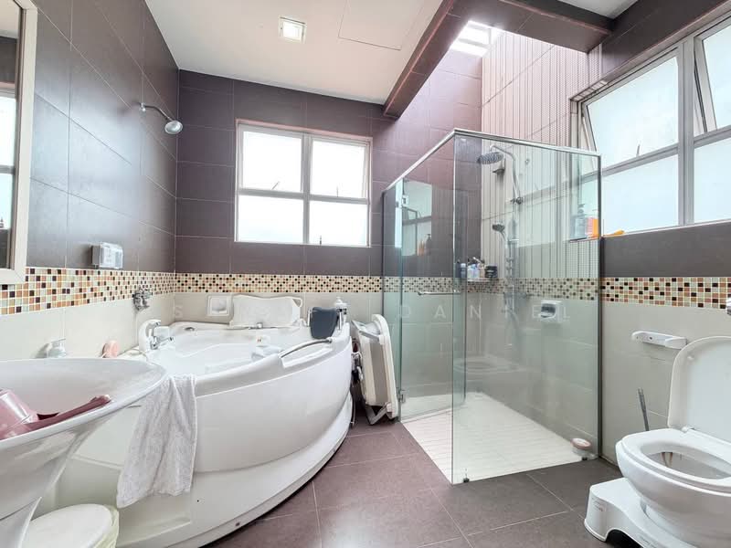 Bungalow House for Sale in Bandar Putra Permai (Seri Kembangan) - Ashraff Daniel - Bathroom - PropertyGuru.com.my