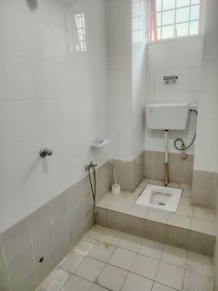 Pejabat untuk Disewa di Shah Alam (Selangor) - HL Lau - Bathroom - PropertyGuru.com.my