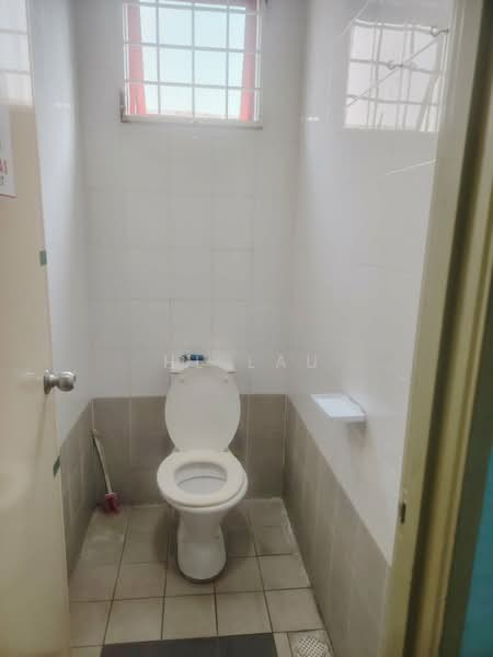 Pejabat untuk Disewa di Shah Alam (Selangor) - HL Lau - Bathroom - PropertyGuru.com.my