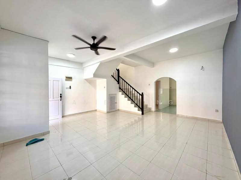Rumah Teres 2-Tingkat untuk Dijual di Taman Bukit Dahlia (Pasir Gudang) - Daniel Yong - Living Room - PropertyGuru.com.my