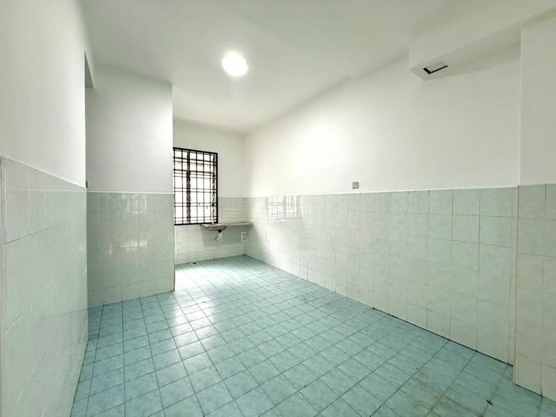 Rumah Teres 2-Tingkat untuk Dijual di Taman Bukit Dahlia (Pasir Gudang) - Daniel Yong - Kitchen - PropertyGuru.com.my