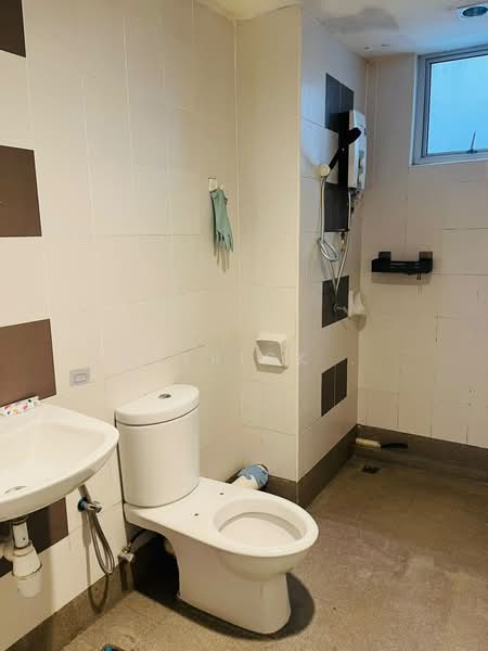 Kondominium untuk Disewa di The Golden Triangle Condominium - Patrick . - Bathroom - PropertyGuru.com.my