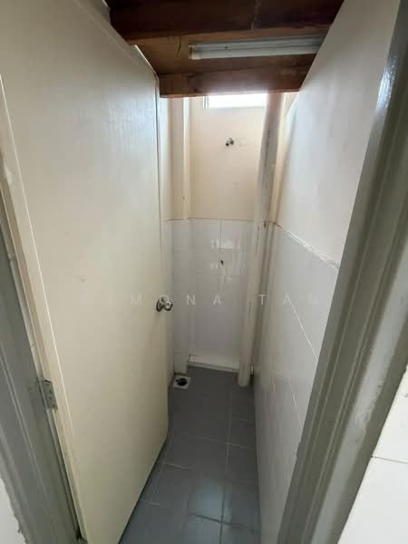 Shop for Sale in Taman Semabok Perdana (Semabok) - Ramona Tan - Interior - PropertyGuru.com.my