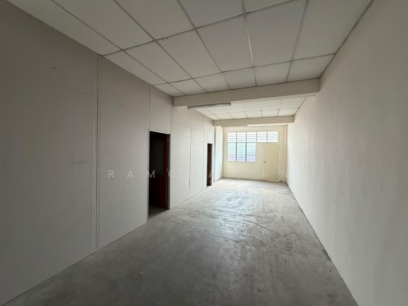 Shop for Sale in Taman Semabok Perdana (Semabok) - Ramona Tan - Interior - PropertyGuru.com.my