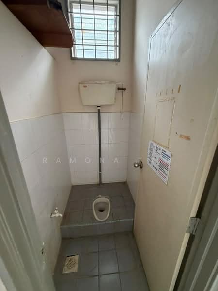 Shop for Sale in Taman Semabok Perdana (Semabok) - Ramona Tan - Bathroom - PropertyGuru.com.my