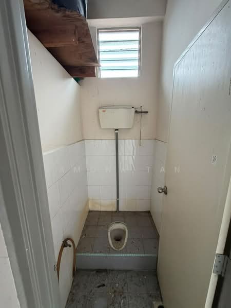 Shop for Sale in Taman Semabok Perdana (Semabok) - Ramona Tan - Bathroom - PropertyGuru.com.my